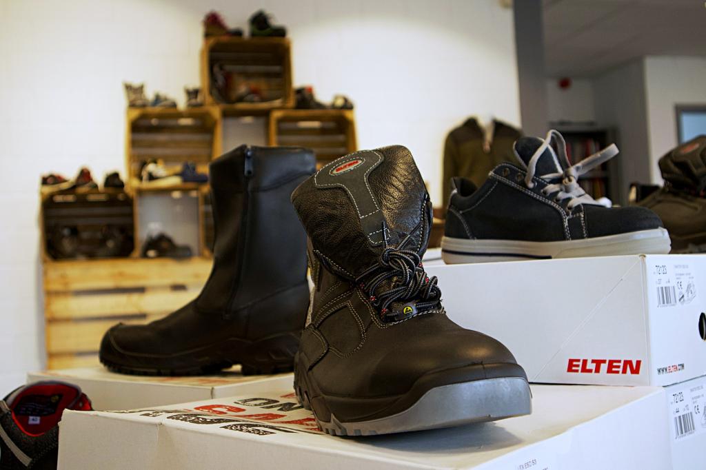 La différence entre des chaussures de travail antistatiques et ESD 